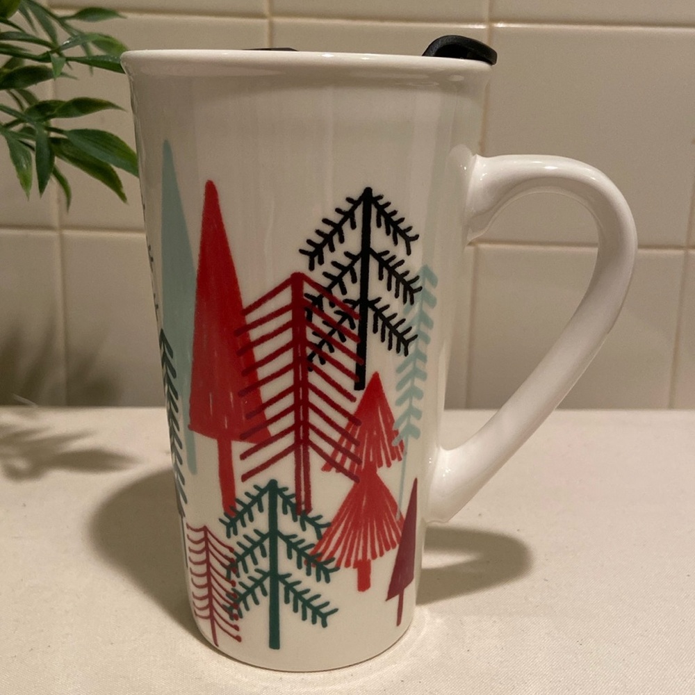 Starbucks winter Christmas Tree 14 oz Ceramic Coffee /Tea Mug with Lid